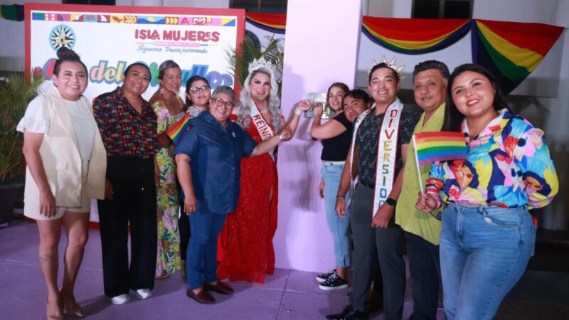 Gobierno de Isla Mujeres refrenda su compromiso con la Comunidad LGBTTTIQ con encendido de luces del orgullo