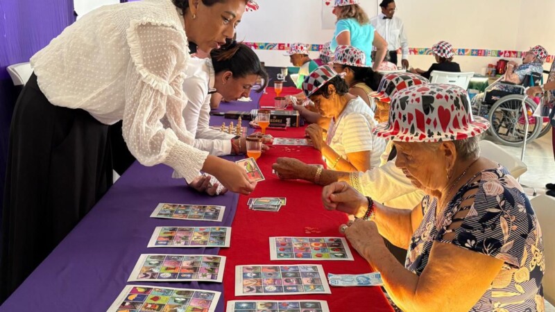 Gobierno de Atenea Gómez cuida con amor a las abuelitas y abuelitos de Isla Mujeres