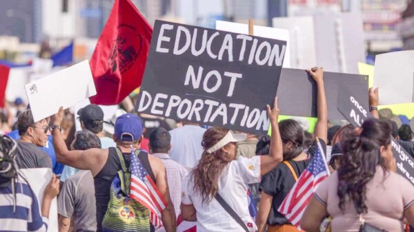 Trump demanda a Minnesota por beneficios educativos a migrantes
