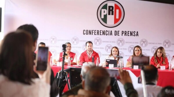 Lideresa del PRI-Edomex pide “¡amigos ricos con casa y lancha!”