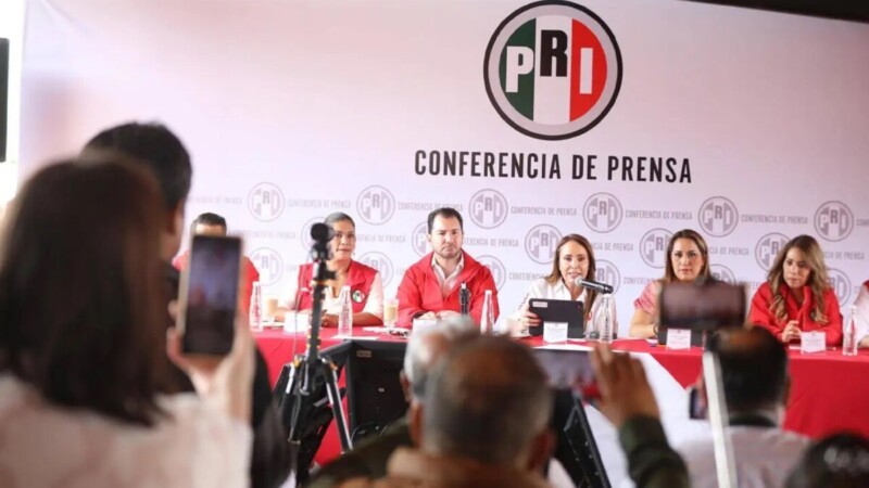 Lideresa del PRI-Edomex pide “¡amigos ricos con casa y lancha!”