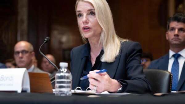 Arremete EU contra México; lo llama: adversario extranjero