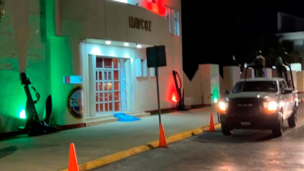 Se hunde embarcación frente a Cozumel; muere una persona y rescatan a seis