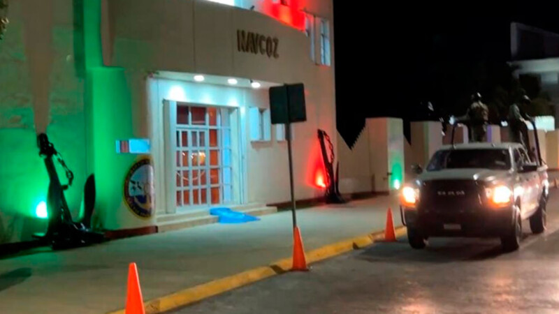 Se hunde embarcación frente a Cozumel; muere una persona y rescatan a seis