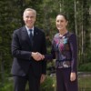Carney recibe a Sheinbaum; exhorta a la paz en el G-7