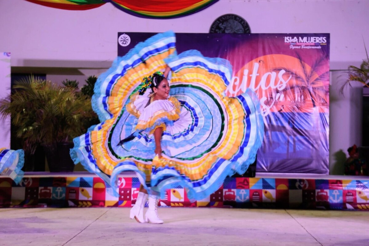 La Explanada Municipal se convirtió en un escenario lleno de música, danza y alegría, donde niñas, niños, jóvenes y adultos disfrutaron de presentaciones artísticas.