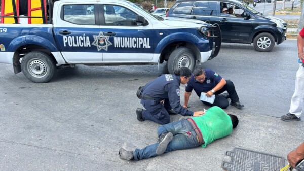 Atacan a machetazos a un sujeto en Galaxias del Sol en Cancún