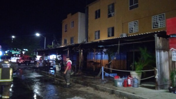 Descarta la Fiscalía extorsión en el incendio de La Palapita en Cancún