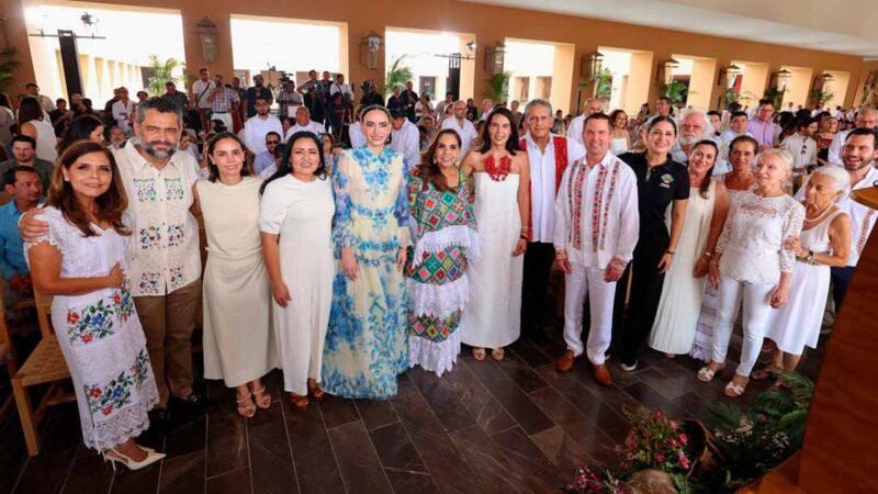 Felicita Blanca Merari a Grupo Xcaret por su éxito y crecimiento