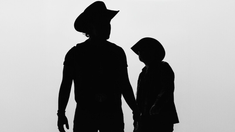 Christian Nodal y Alfredo Olivas estrenan el emotivo video oficial de “Se vienen días tristes”