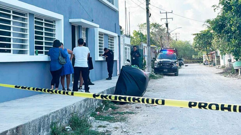 Ejecutan a mujer a tiros en cuartería de Cancún