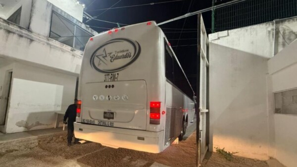 Trasladan a Cancún reos de alta peligrosidad del Cereso de Chetumal