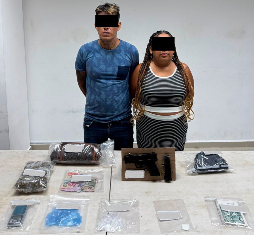 Dos parejas de narcomenudistas fueron detenidas en Villas Otoch Paraíso; a dos de los implicados además le aseguraron un arma de fuego.