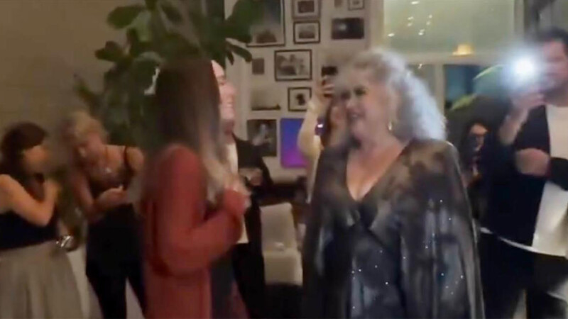 Amanda Miguel conmueve a Belinda durante proyección de “Mentiras, la serie” en Los Ángeles