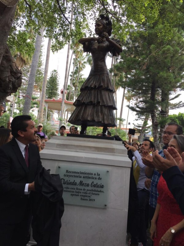 Convocan en redes sociales a retirar estatua de Florinda Meza