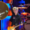 Green Day echa a fan del escenario tras confundir canción en pleno show
