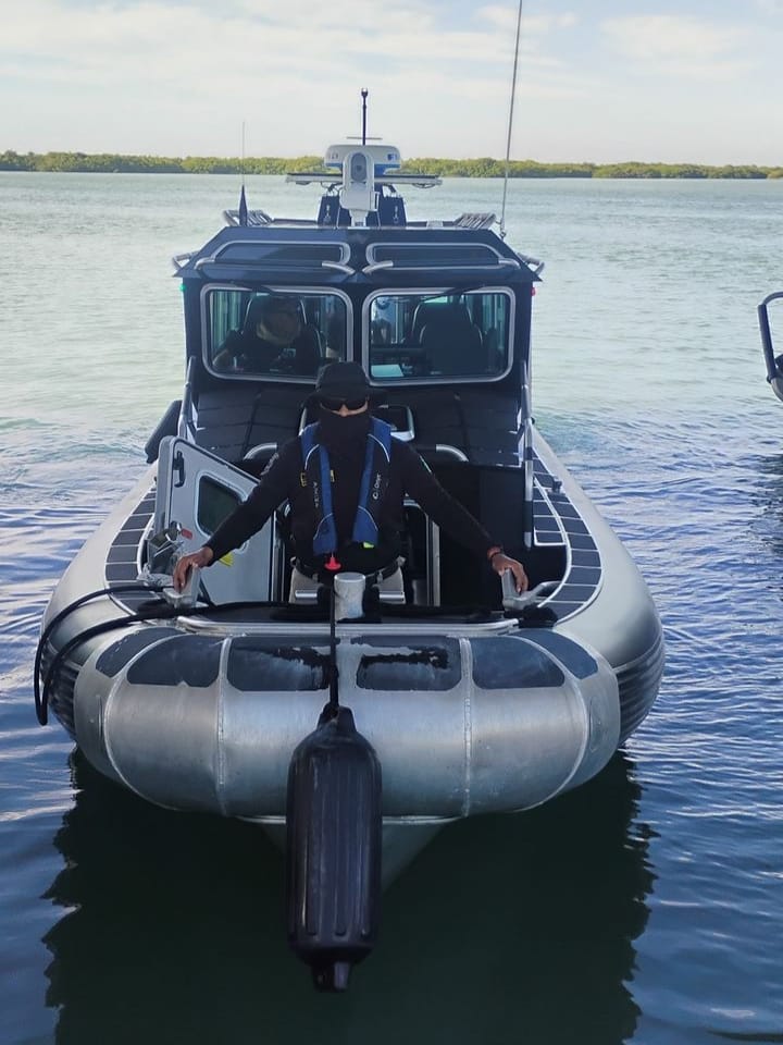 Intensifican la búsqueda de tres pescadores extraviados en Sisal; las tareas se realizan por aire y mar para localizar a la embarcación “Reyna Margarita”.