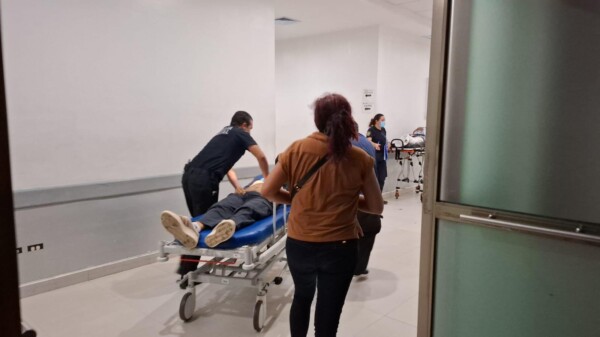 Ejecutan a padre, hieren a bebé de un año y otro hombre grave