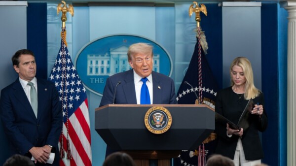 Impone Trump 30 % de aranceles a México