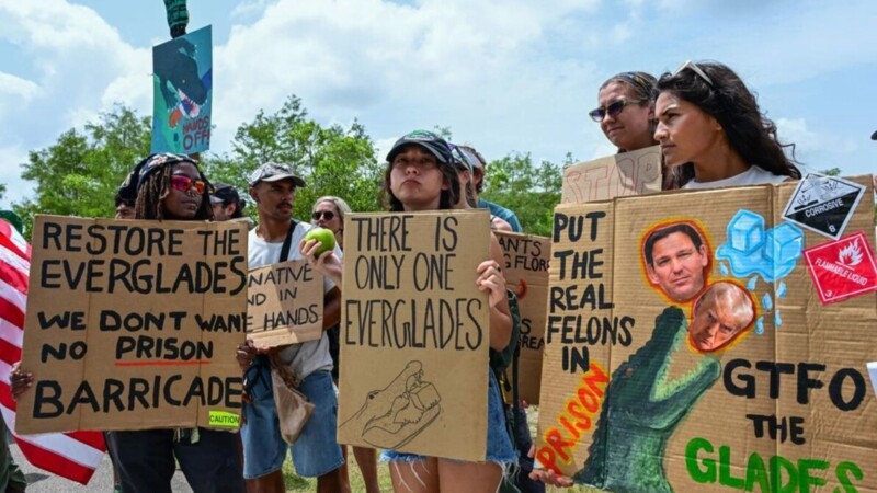 Abre hoy Trump en Florida cárcel para migrantes