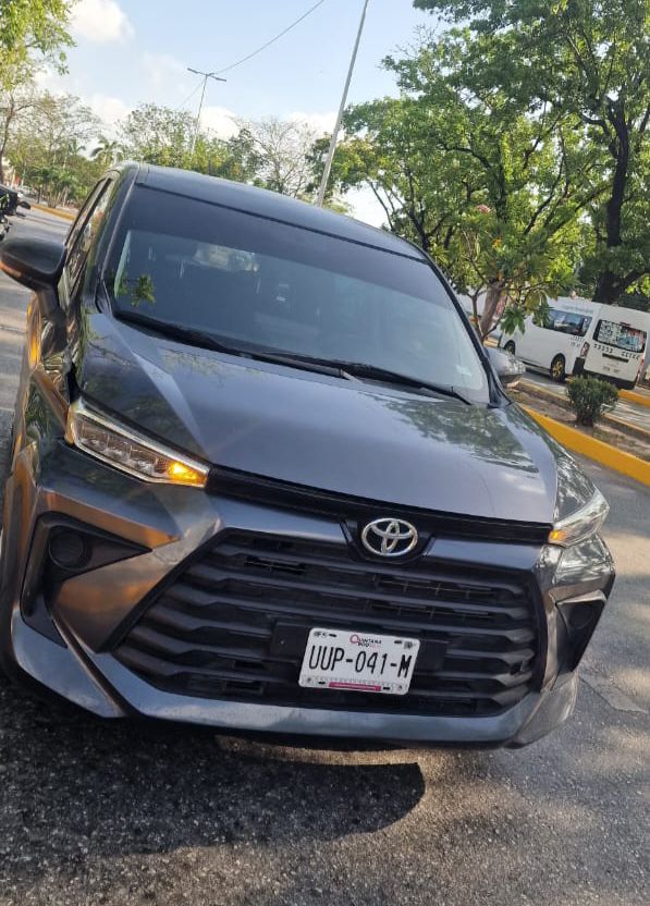 Atropellan a mujer en paso peatonal en la avenida Tulum en Cancún; in joven que conducía una camioneta ignoró la restricción vial.