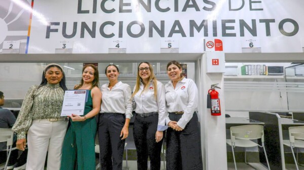 Ana Paty Peralta fomenta la actividad comercial regularizada