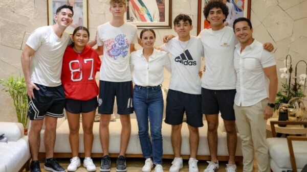 Ana Paty Peralya despide con orgullo a ganadores de las Becas Tenple