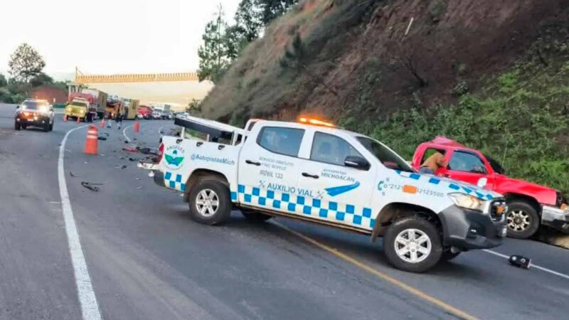 Trágico choque en la Autopista Siglo XXI deja seis muertos y tres heridos