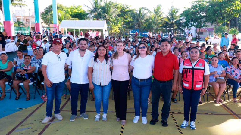 Atenea Gómez Ricalde fortalece el bienestar de las mujeres con entrega de apoyos alimentarios del programa “Isleña de Corazón”