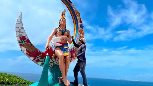 Gobierno de Isla Mujeres da mantenimiento a las esculturas de Punta Sur