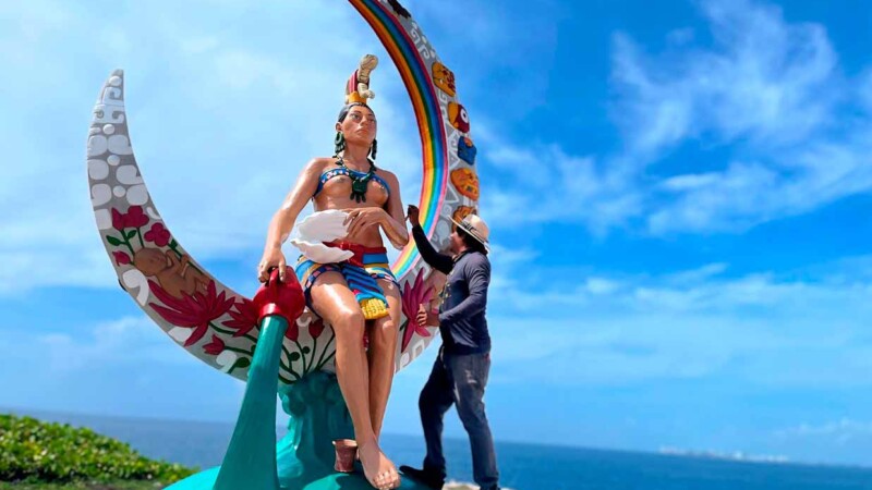 Gobierno de Isla Mujeres da mantenimiento a las esculturas de Punta Sur