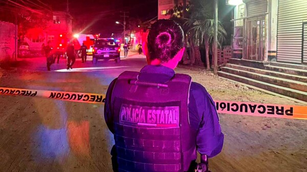 Ejecutan a dos y hieren a un tercero en colonia de Cancún
