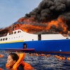 Deja 5 fallecidos el incendio de un ferry con 280 pasajeros en Indonesia
