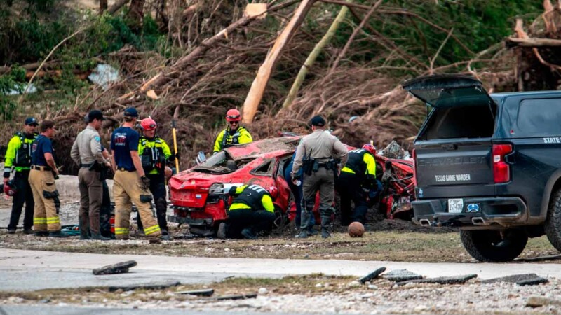 Ya son cien las víctimas mortales de las inundaciones en Texas
