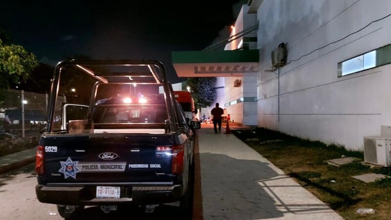 Intentan ejecutar a dos hombres en Paseos del Mar en Cancún