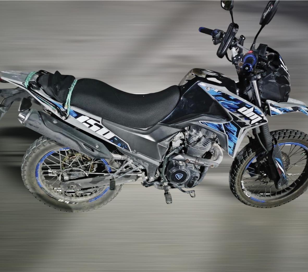 Detenido por delitos contra la salud en Galaxia La Guadalupane en Cancún; Gustavo Adolfo “N” se encontraba en una motocicleta manipulando drogas.