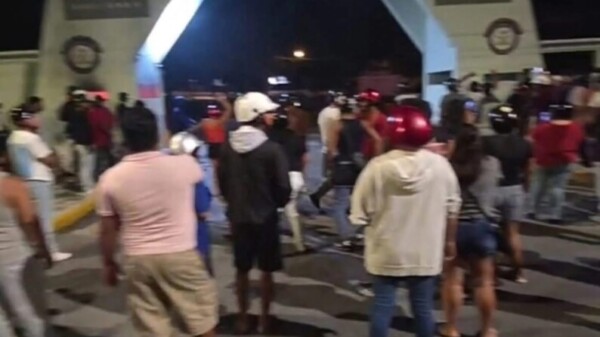 Turba ataca Guarnición Militar por presunto abuso a una niña en Cozumel