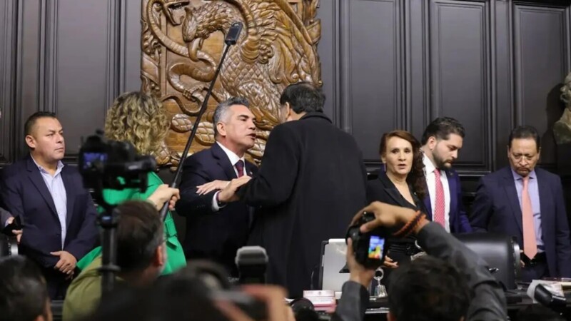 Pende desafuero sobre 'Alito' tras agresión a Noroña