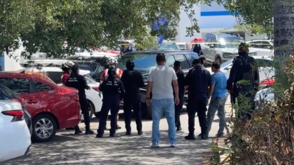 Asesinan a balazos al conductor de una Suburban en agencia automotriz (VIDEO)