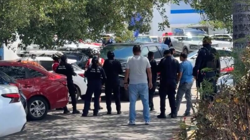 Asesinan a balazos al conductor de una Suburban en agencia automotriz (VIDEO)