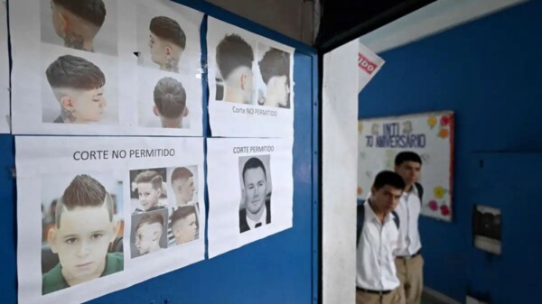 Casquete corto, sí; ‘mohawk’, no: decreta Bukele en escuelas