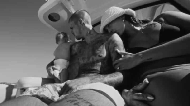 Justin Bieber presenta a su hijo en el emotivo videoclip de “YUKON”