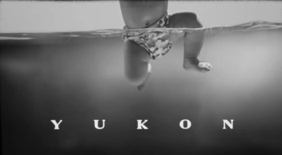 Justin Bieber presenta a su hijo en el emotivo videoclip de “YUKON”