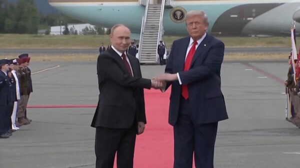 Arriban Putin y Trump a Alaska para reunión