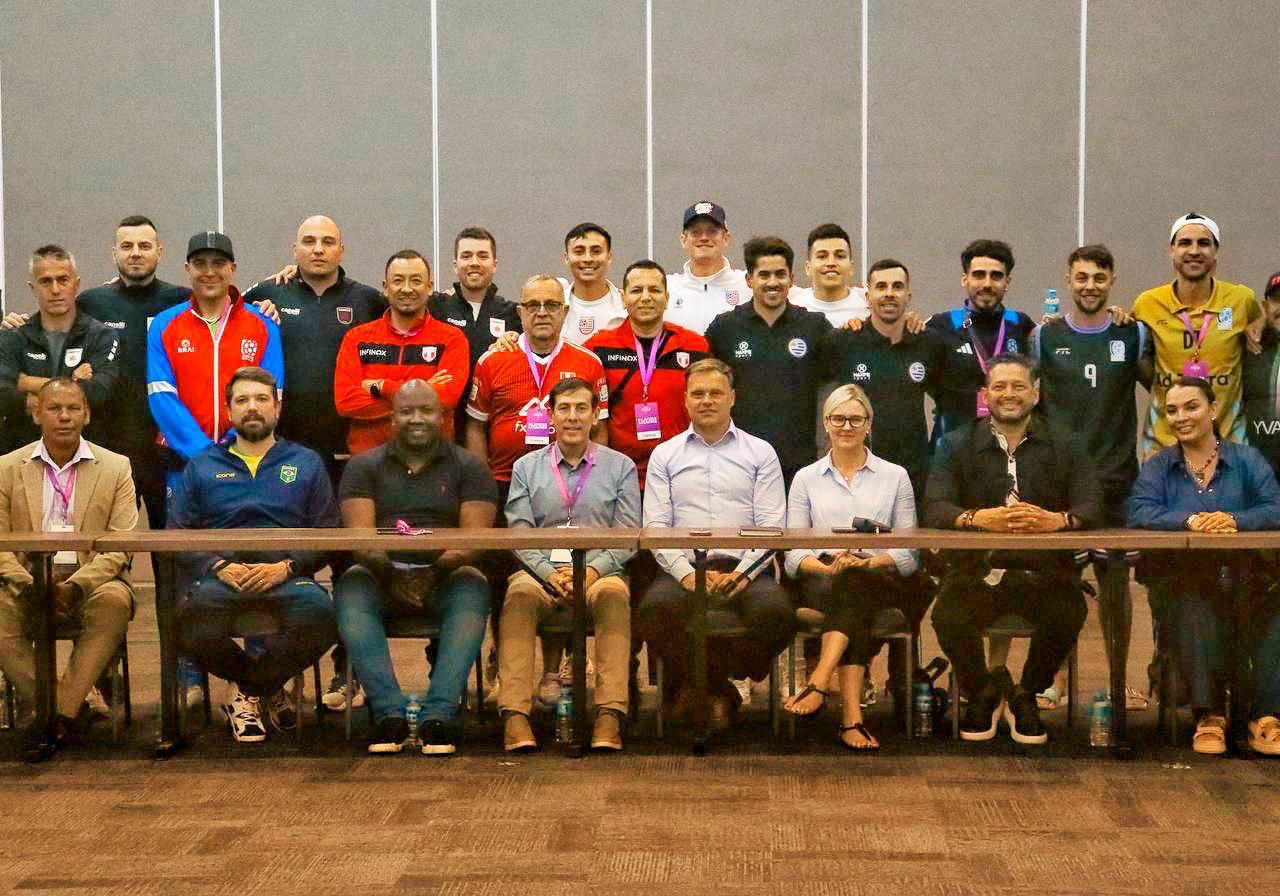 Alejandro Luna, director del Instituto Municipal del Deporte, asiste a la Asamblea de la Federación Internacional de futbol Socca, que se realizó en Brasil.