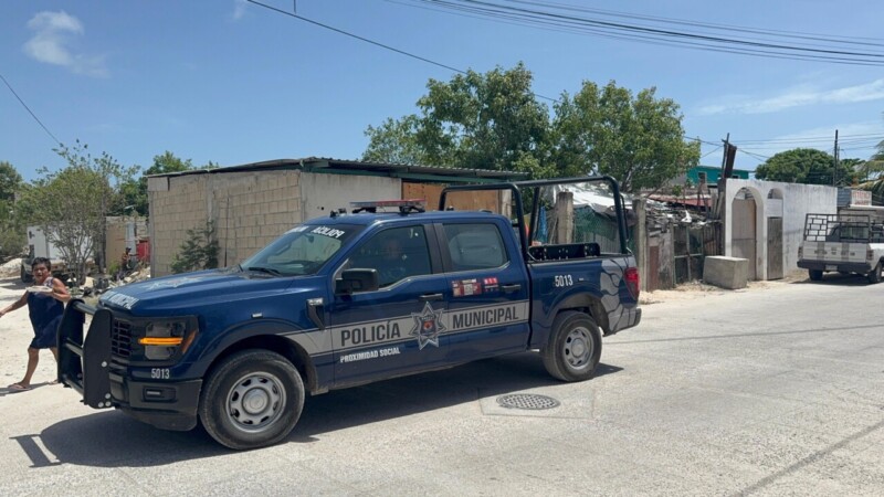 Detienen vecinos a par de ladores en colonia de invasión en Cancún