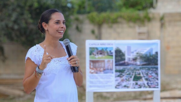 Asiste Ana Paty Peralta a primera piedra de Capilla Niño Dios en Sacbé