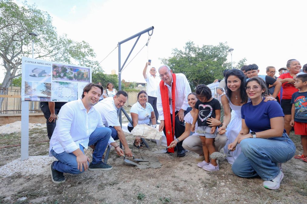 Asiste Ana Paty Peralta a primera piedra de Capilla Niño Dios en Sacbé; la alcaldesa dijo que viene a complementar esta transformación, porque no será sólo un edificio, será el corazón espiritual de la colonia.