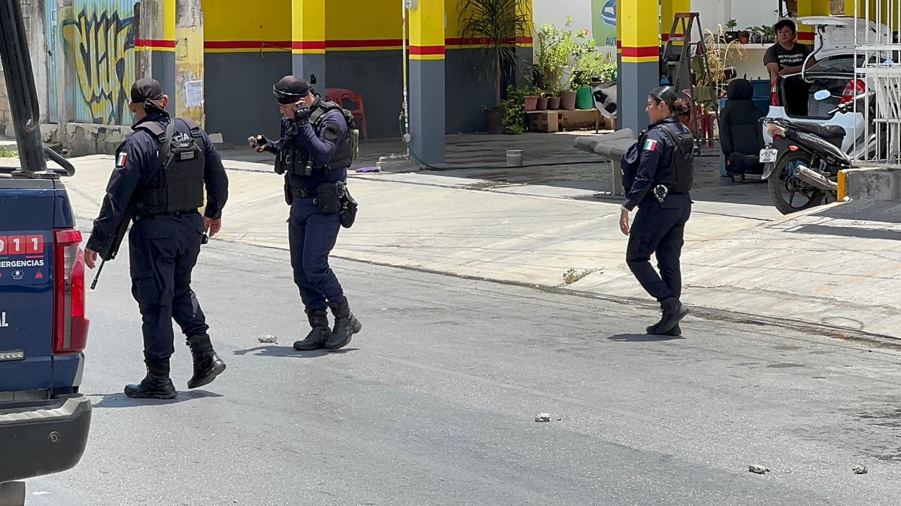 Balean negocio de motocicletas en la avenida Nichupté de Cancún (VIDEO); afortunadamente esa vez no hubo lesionados.
