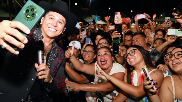 Isla Mujeres celebró con gran éxito el 175 Aniversario de su Fundación con Edwin Luna y La Trakalosa de Monterrey